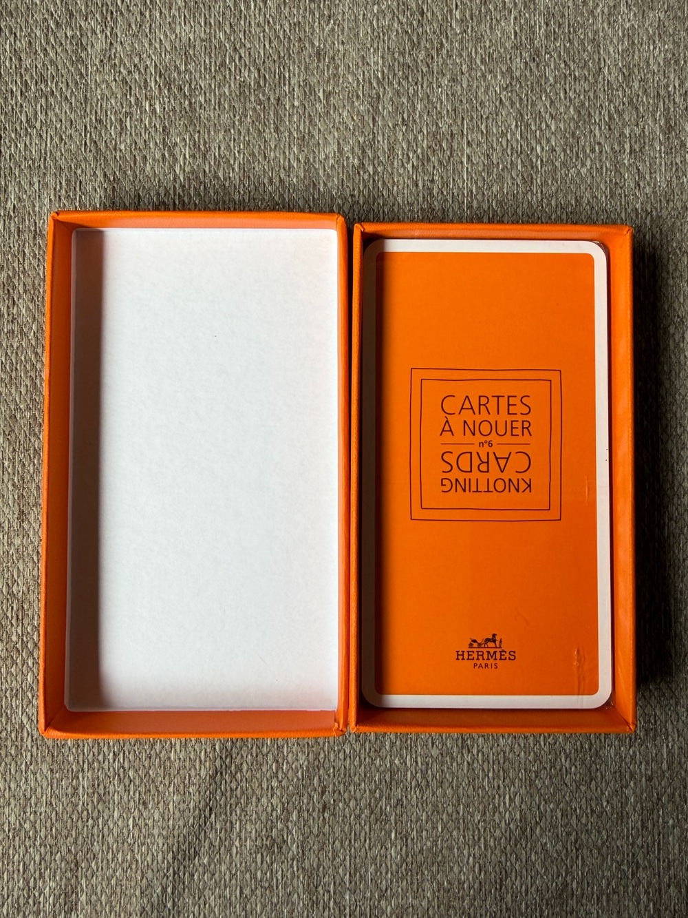 HERMES Knotting Cards Cartes A Nouer Carre
Scarf - Picture 3 of 4